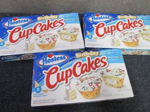 lot 155 image: 3- 13.1 oz Boxes Hostess Birthday C...