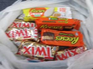 lot 175 image: 12 Assorted Candy Bars...
