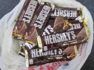 lot 178 image: 12 Hersheys with Almonds...