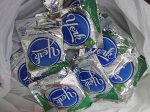 lot 194 image: 12 York Peppermint Patties...