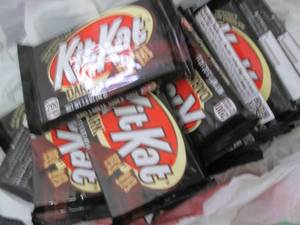 lot 195 image: 12 Dark KitKats...