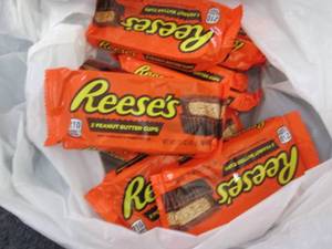 lot 210 image: 12 Reeses ...