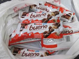 lot 211 image: 12- 1.5 oz Kinder Bueno...