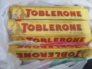 lot 218 image: 6- 3.52 oz Toblerone...
