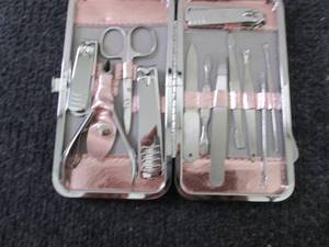 lot 305 image: Pop Sonic Complete Grooming Kit for...