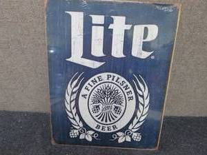 lot 320 image: Metal Lite Beer Sign 16x12.5 inches...