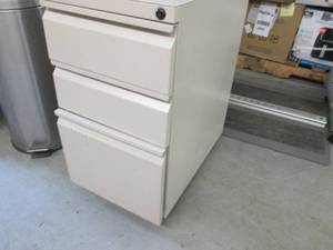 lot 367 image: Metal Rolling 3 Drawer File...