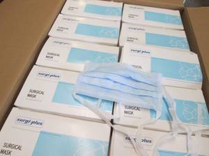 lot 442 image: Case of 1000 SurgiPlus Tie -on Surg...
