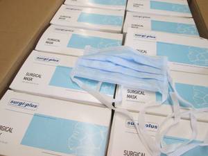 lot 447 image: Case of 1000 SurgiPlus Tie -on Surg...