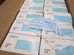 lot 448 image: Case of 1000 SurgiPlus Tie -on Surg...