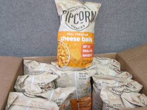 lot 472 image: 12- 4.5 oz Bags Heirloom Pipcorn Ch...