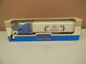 lot 1 image: ERTL COLLECTIBLES - HAMMS BEER BEAR TRACTOR TRAILER #T542 - NEW IN BOX - FANTASTIC PIECE - SEE PICTURES