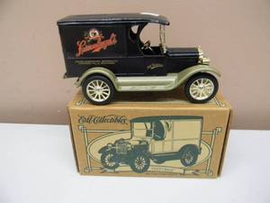 lot 8 image: ERTL COLLECTIBLES 125 SCALE DIE CAST - LEINENKUGELS 1923 CHEVY DELIVERY VAN  - NEW IN BOX - GREAT PIECE - SEE PICTURES