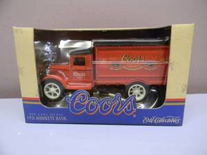 lot 13 image: ERTL COLLECTIBLES 134 SCALE DIE CAST - COORS GOLDEN BEER 1931 HAWKEYE DELIVERY BANK - NEW IN BOX - GREAT PIECE - SEE PICTURES