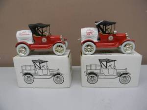 lot 24 image: ERTL COLLECTIBLES 125 SCALE DIE CAST - OLD MILWAUKEE 1918 BARREL BANK #9173 & OLD MILWAUKEE LIGHT 1918 BARREL BANK #9174 ERTL - NEW IN BOX - AWESOME GREAT SET - SEE PICTURES