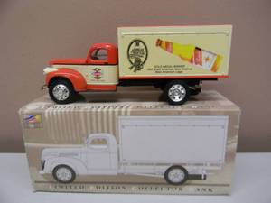 lot 27 image: LIBERTY CLASSICS By SPEC CAST DIE CAST - GRAIN BELT BEER 1942 CHEVROLET 1 12 TON VAN BOX #75020 - NEW IN BOX - RARE AWESOME PIECE - SEE PICTURES