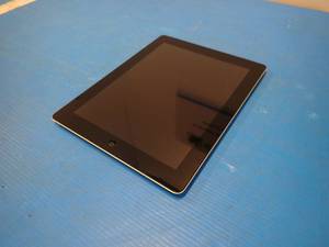 lot 21 image: Apple&nbspiPad 4th Gen A1460  16GB of storage  Verizon Carrier Locked  Includes charging cable 