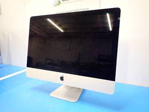 lot 32 image: Apple&nbspiMac16,1 A1418 MK142LLA &nbspINTEL(R) CORE(TM) I5-5250U CPU  1.60GHZ  8GB LPDDR3 RAM  1TB HD  Chip in top edge of screen, and spec of anti-glare film peeling  Includes IOS and power cable