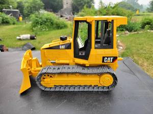 lot 6 image: Caterpillar (bruder) made in Germany 2005, Caterpillar Watch Fox From The Hibbing Mn. Mine Nice CAT Collection