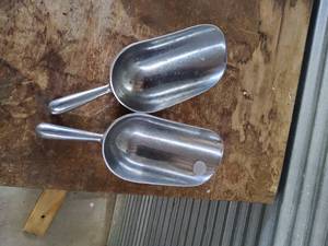 lot 107 image: 2 small alum. feed scoops