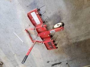 lot 179 image: Snapper rear mount motor, bagger and thatcher, No Bags