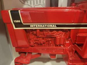 lot 96 image: ERTL International 1966 Tractor (New in Box) Special Edition