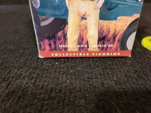 lot 92 image: Foxfire Farm Collectible Figurine