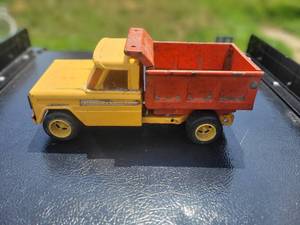 lot 39 image: ERTL Structo Dump Truck