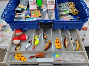 lot 42 image: Great tackle Box ( Full of Lures)