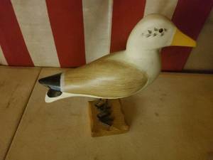 lot 187 image: Handmade and painted shore bird, Saegull