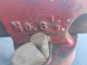 lot 206 image: No. 3 12 Metal Bench Vise