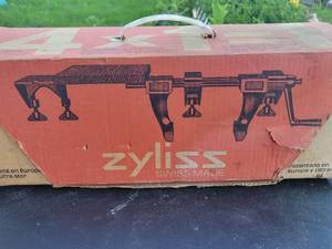 lot 202 image: Zyliss Swiss Made, Multi-faceted Vise