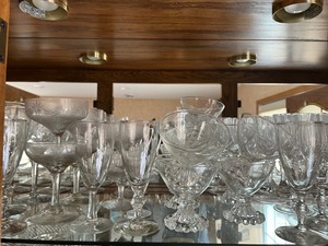 lot 81 image: Large Assortment of Wine Glasses and Ice cream bowls