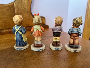 lot 23 image: 4pc Goebel figures