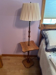 lot 14 image: Lamp Stand
