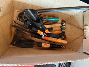 lot 46 image: Yard Hand Tools