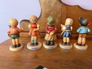 lot 21 image: 5pc Goebel Figures  (germany)