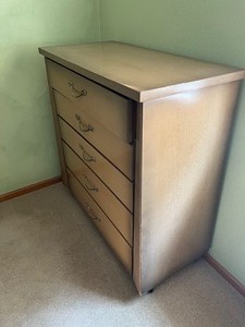 lot 53 image: 5 drawer dresser
