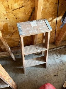 lot 27 image: 3 step wood step ladder