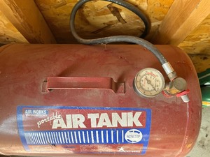 lot 24 image: Portable Air Tank
