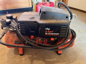 lot 35 image: 1hp Air compressor