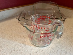lot 63 image: Pyrex measuring cups and glass baking pans