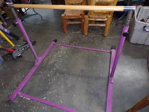 lot 4 image: Gymnastics Bar