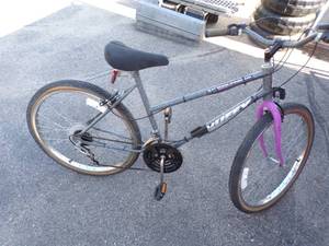 lot 24 image: Huffy Stone mountain 18 Speed Bike