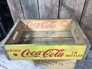 lot 65 image: Vintage Coca Cola Wooden Crate