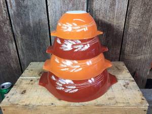 lot 69 image: Pyrex 4pc Autumn Harvest Cinderella Wheat Mixing Bowl Set