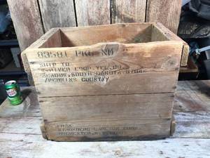 lot 78 image: Vintage Stromberg Carlson Wooden Shipping Crate