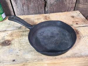 lot 91 image: Wagners 1891 Cast Iron 6 12 Skillet