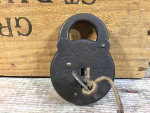 lot 139 image: Antique SAMSON Eight Lever Padlock