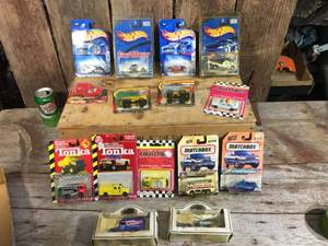 lot 143 image: 15 Misc Die Cast - Hot Wheels - Matchbox - Others